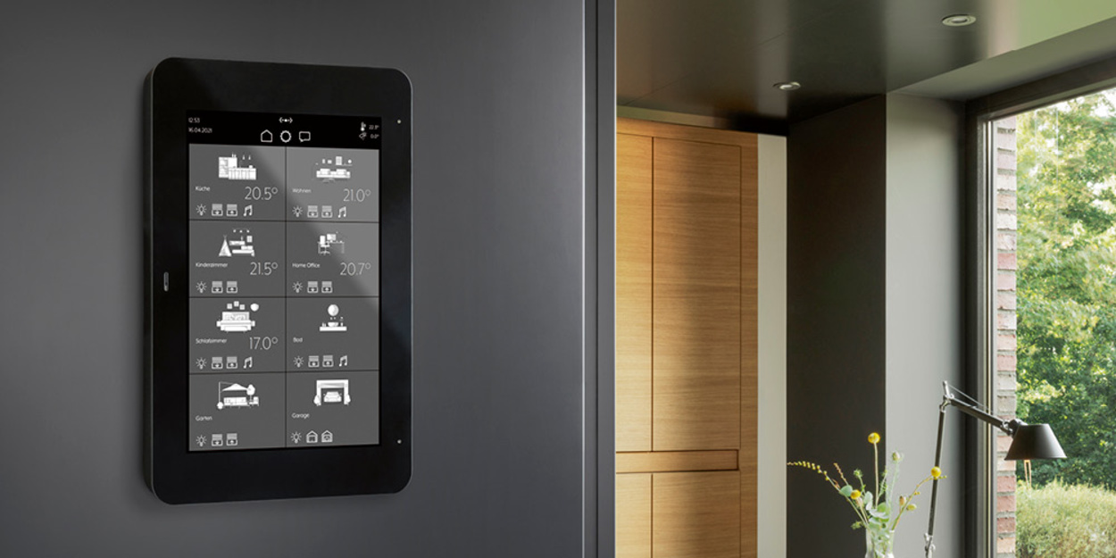 JUNG Smart Panel 8 bei Elektro Ruths Installationen GmbH in Mühltal